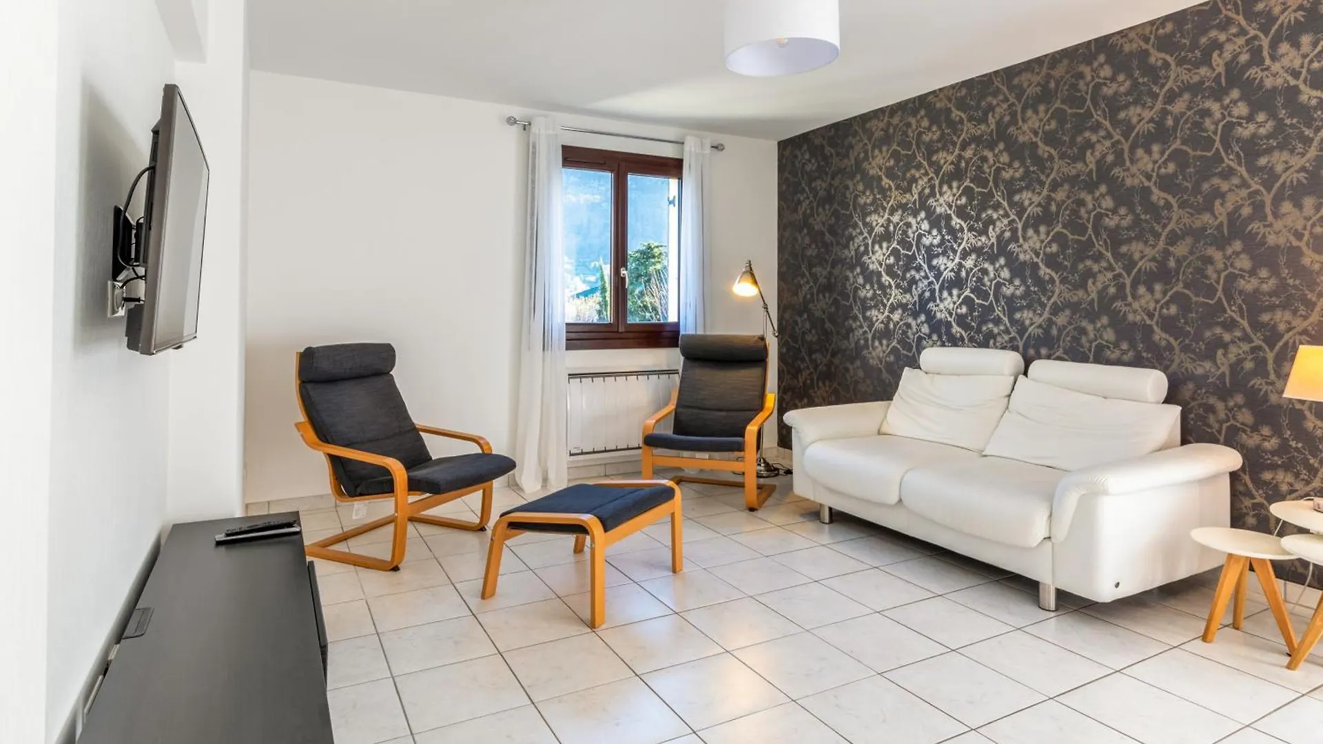 Appartement 3 Pieces Proche Du Lac Avec Terrasse Annecy 0*,  France